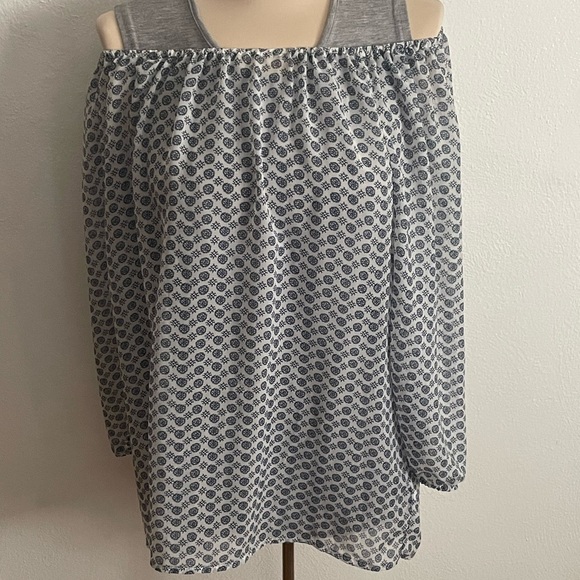 Daisy Fuentes Size Large Billowy Off the Shoulder Blouse - Picture 5 of 7